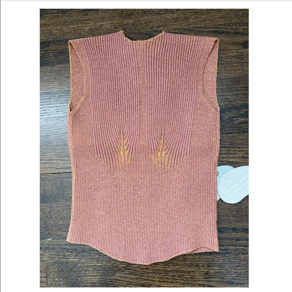 Brand New Isa Boulder Cap Sleeve Ribbed Crop Top - Picture 2 of 3